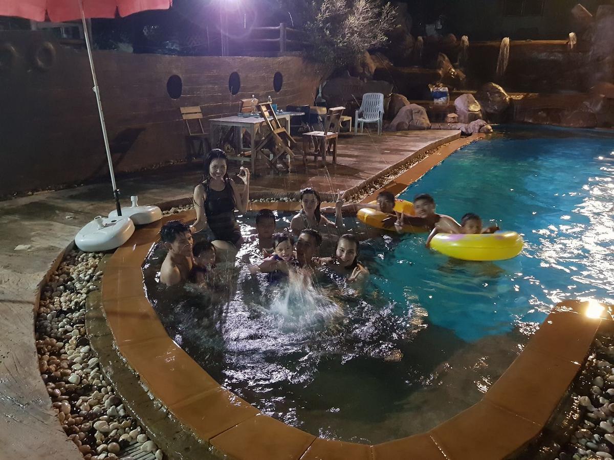 Ruysuk Hotel & Swimming Pool Удон Тани Екстериор снимка